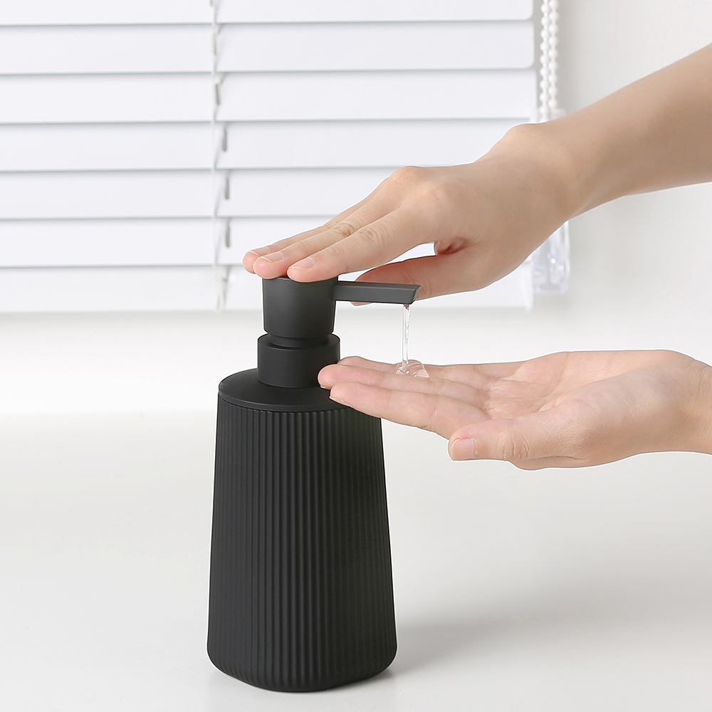 Modern Ribbed Plastic Liquid S - Soap Dispenser Pump recension och pris